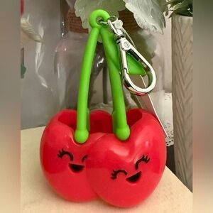 🆕🍒 BATH & BODY WORKS LIMITED EDITION “CHERRY PALS” POCKETBAC HOLDER. BRAND NEW!